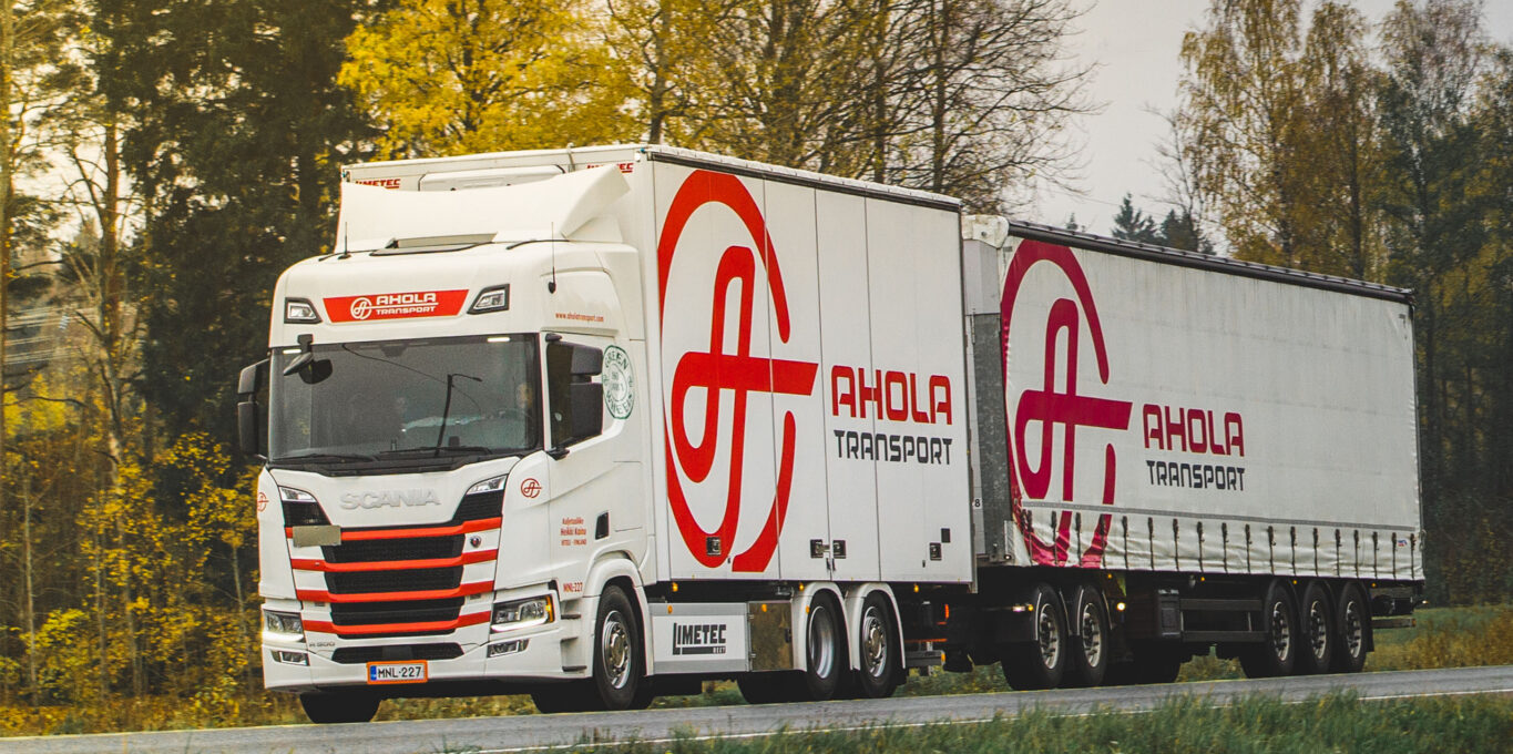 Ahola Scania mitt i naturen